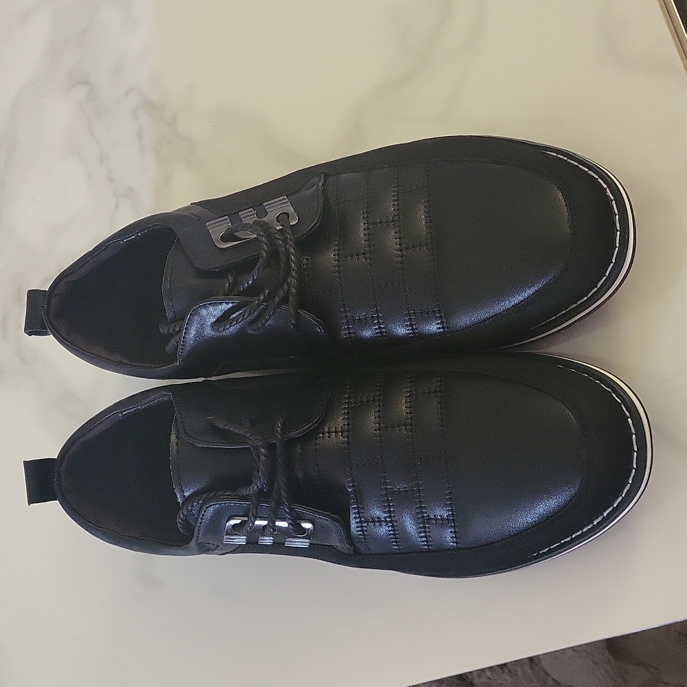 Shoes - Picture 2 of 4
